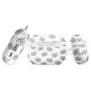 Weißes Case mit gekreuzten Skelettknochen für AirPods®