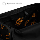 Brick Treasure Parts Reisetasche mit Allover-Print in Schwarz