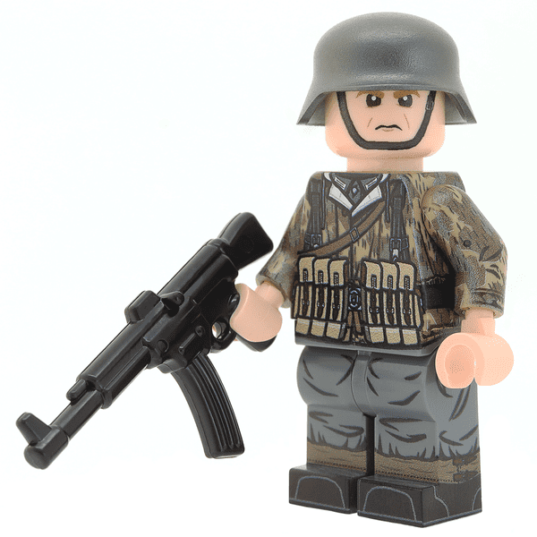 United Bricks WW2 German in Splinter Camo Jacket (StG44) Military Soldier Building Minifigure