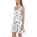 Weißes Skaterkleid mit Skelett-Totenkopf und gekreuzten Knochen