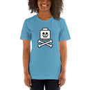 Totenkopf Minifigur Kopf gekreuzte Knochen unten Unisex T-Shirt